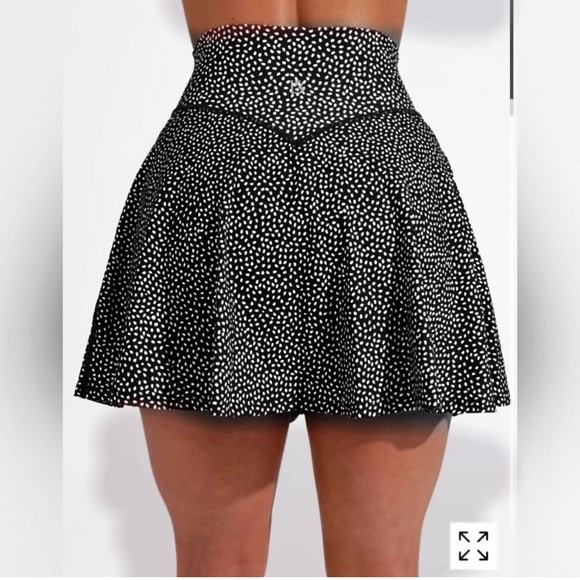 🖤🤍 Buff Bunny Nubre Skort Black Polka Bossy Print -Medium 🖤NEW, never worn🤍 - Picture 1 of 11